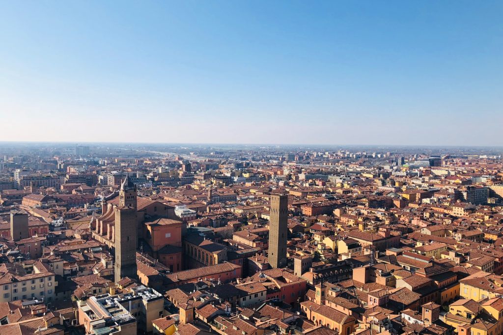 Sorge um schiefen Garisenda-Turm in Bologna