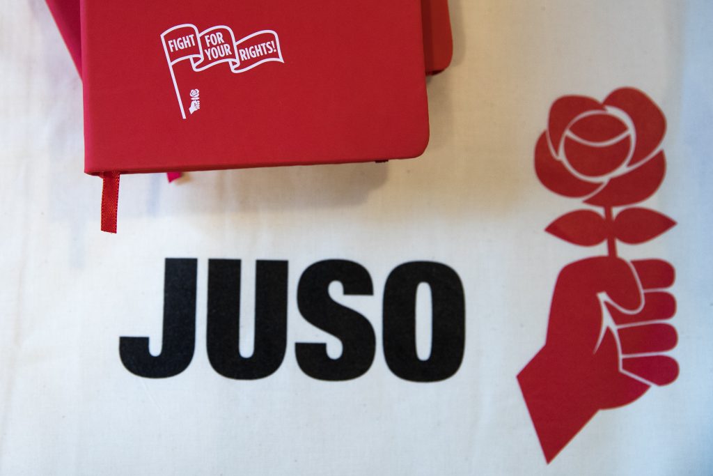 Juso haben Unterschriften für «Initiative für eine Zukunft» beisammen