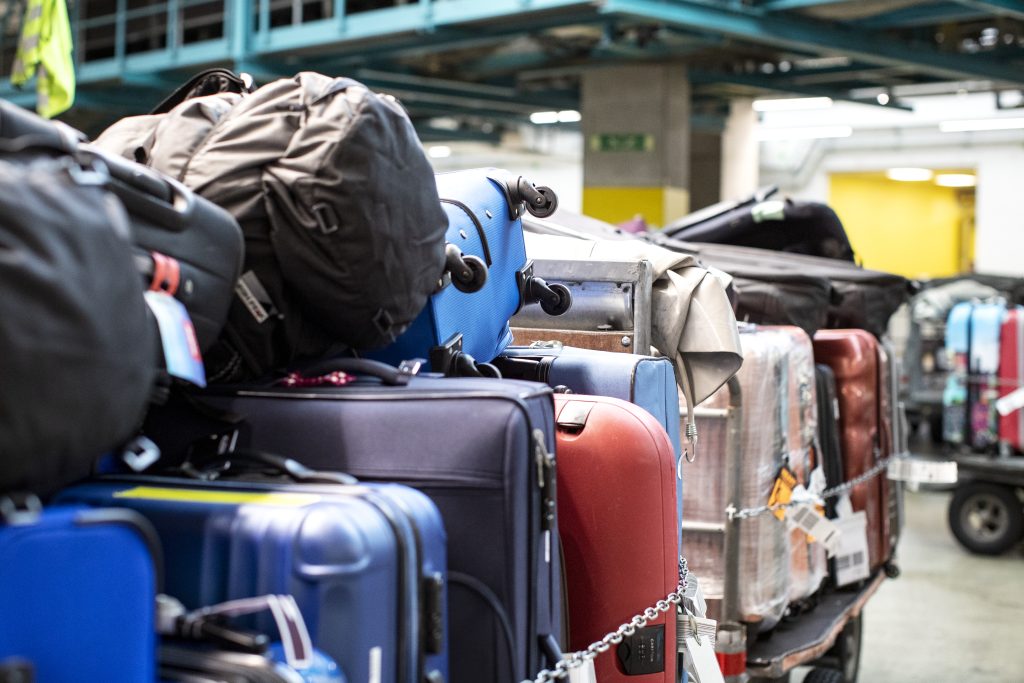 Flughafen-Mitarbeiter haben fast zwei Millionen Euro aus Reisekoffern gestohlen