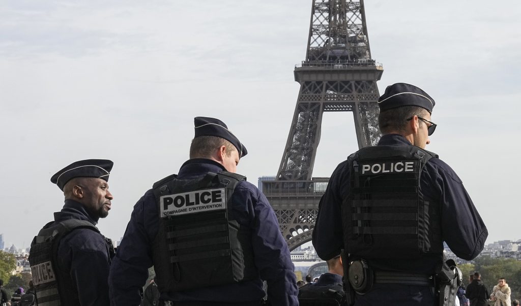 Ein Toter und zwei verletzte Personen nach Attacke in Paris