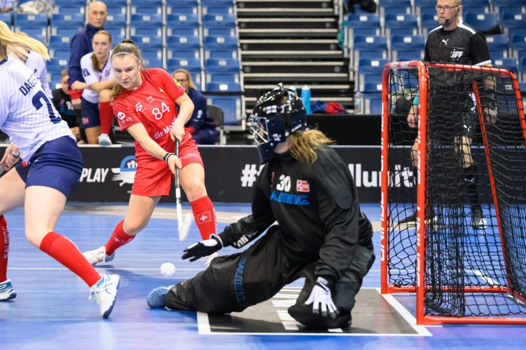 Unihockey-Frauen feiern erfolgreichen WM-Auftakt