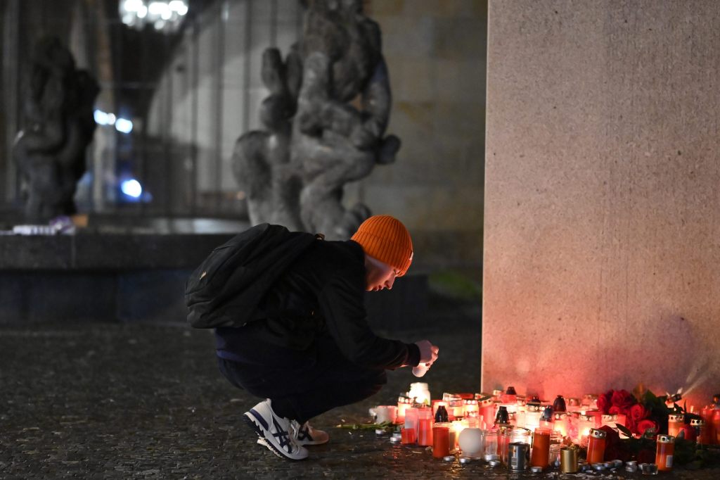 Tschechen spenden nach tödlicher Attacke an Prager Karls-Universität