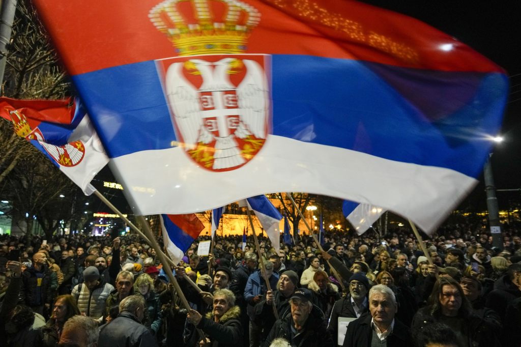 Proteste wegen angeblichem Wahlbetrug in Belgrad