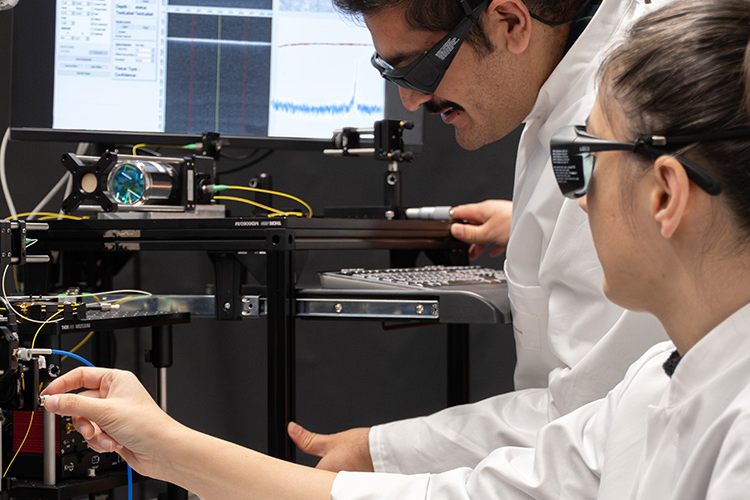 Neues Lasersystem: Basler Forschungsteam schneidet Knochen Millimeter genau
