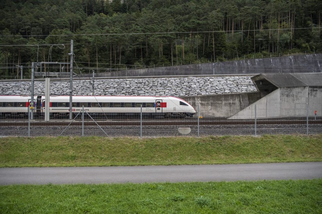 Gotthard-Basistunnel nach Fahrzeugbrand an Ausfahrt gesperrt