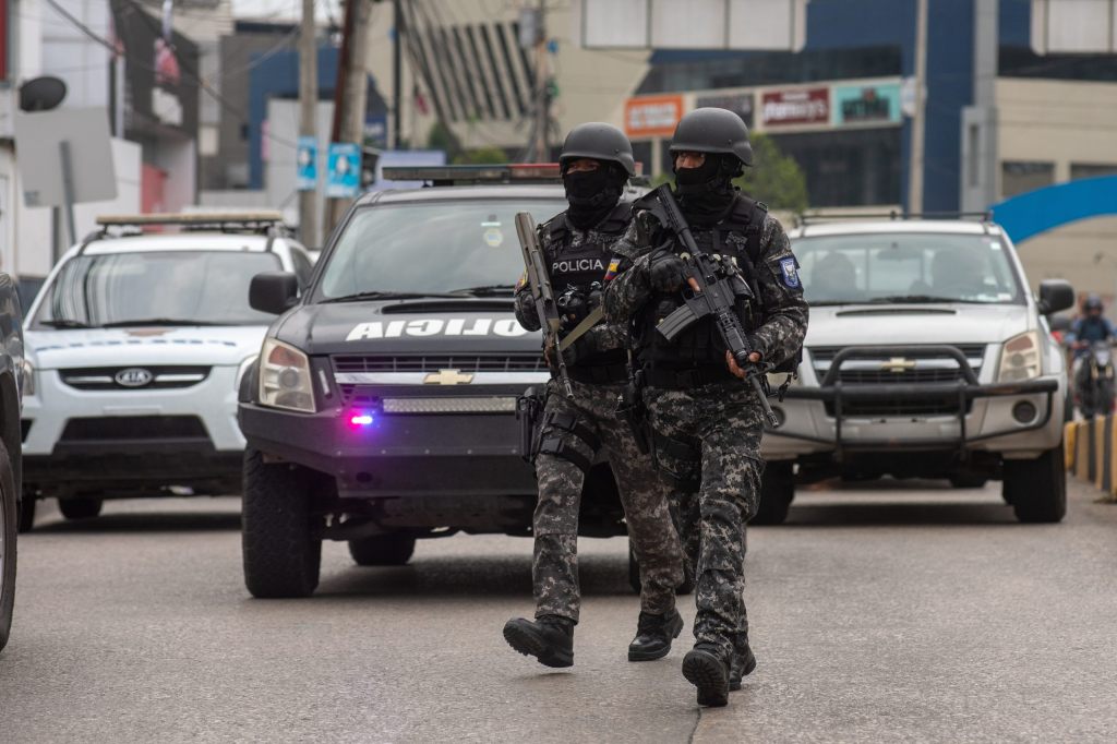 Während Live-Übertragung in Ecuador: Bewaffnete stürmen TV-Studio
