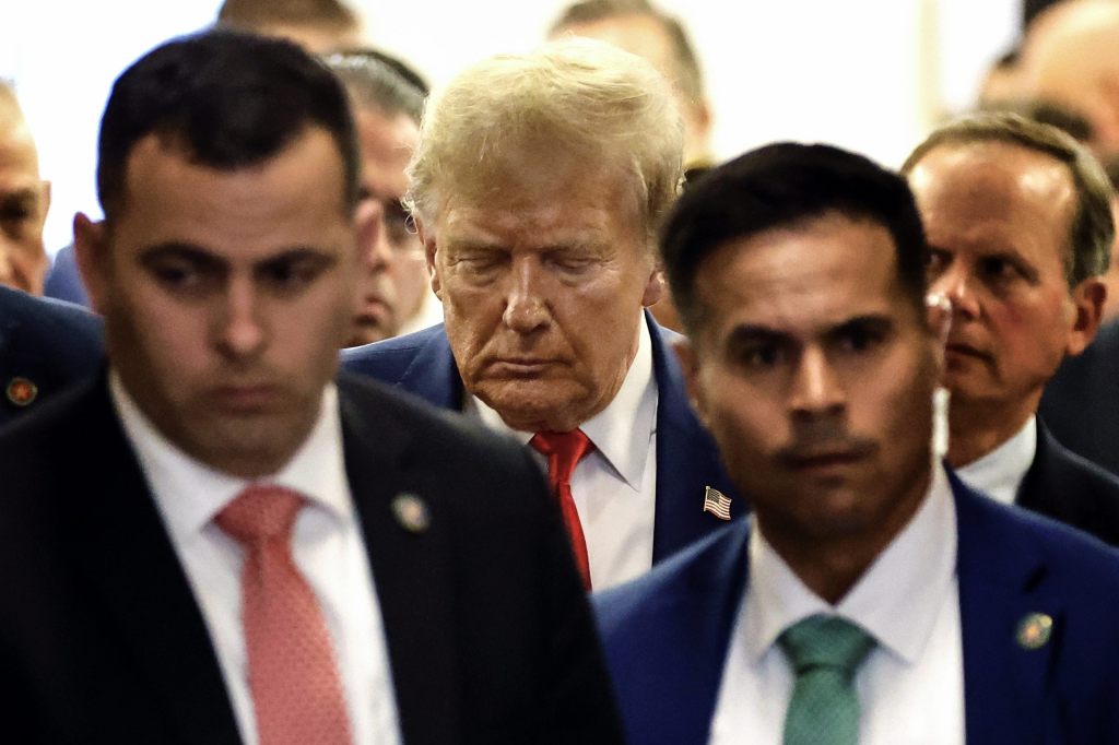 New Yorker Betrugsprozess vor Abschluss &#8211; Trump teilt erneut aus