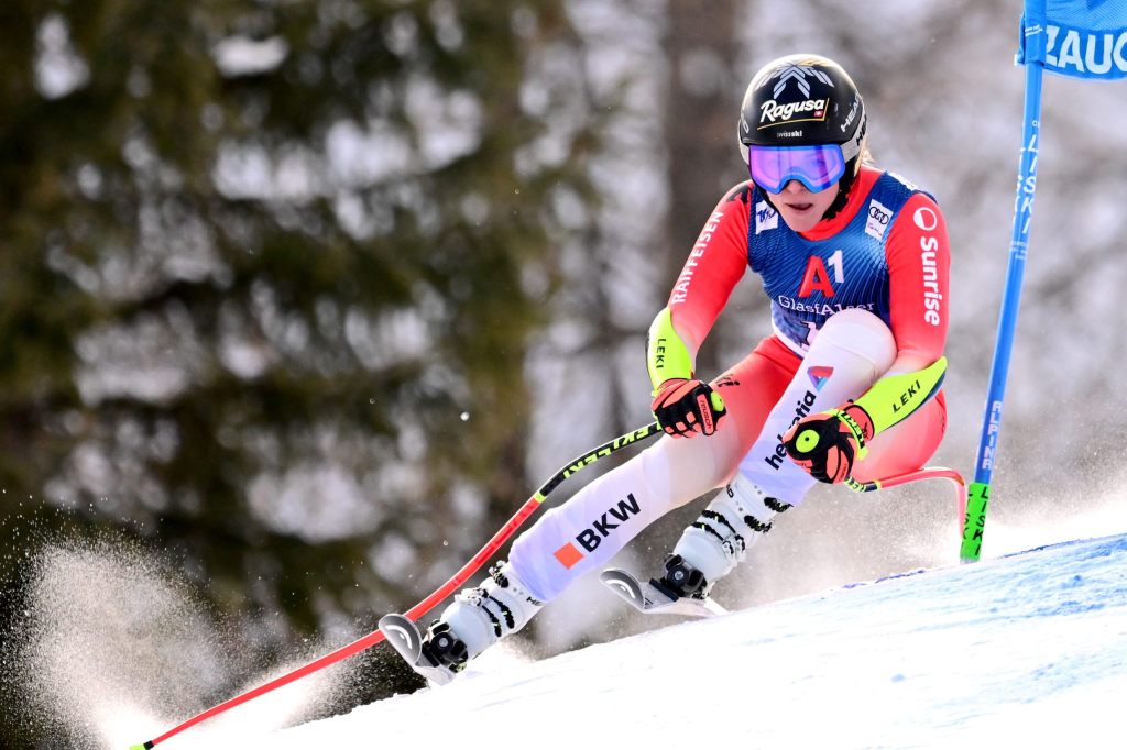 Gut-Behrami im ersten Super-G in Zauchensee auf dem Podest