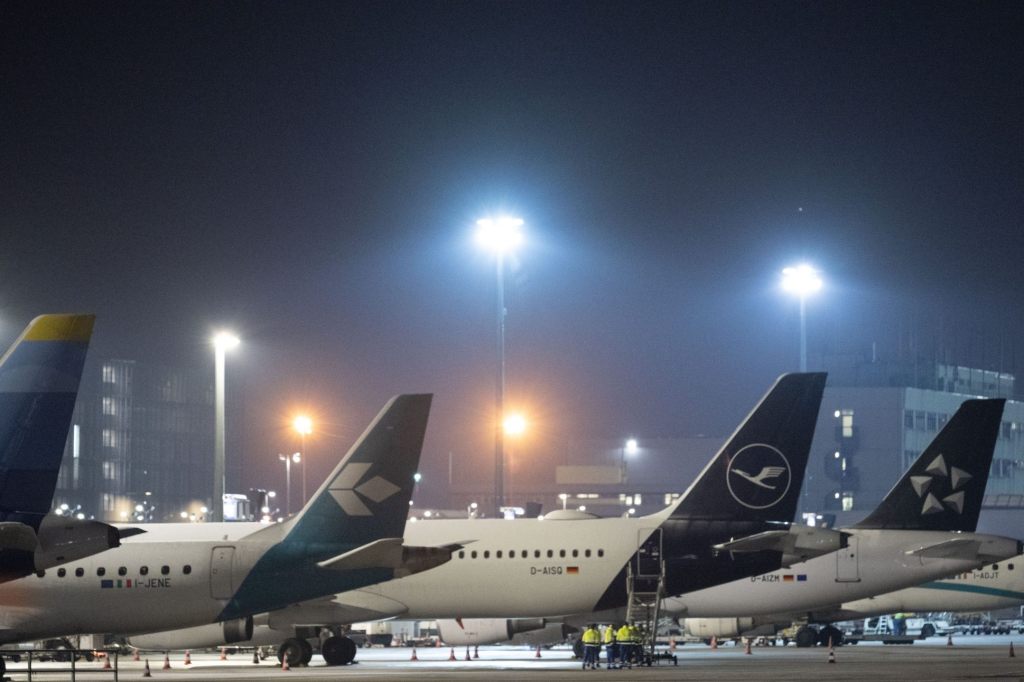 Einige Flugzeuge starten wieder vom Frankfurter Flughafen