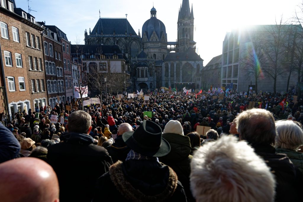 Wieder mehrere Zehntausend bei Demos gegen rechts