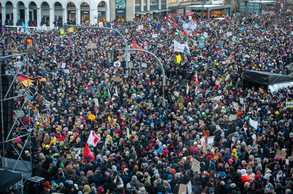 Hamburger Demo gegen rechts wegen Massenandrangs abgebrochen