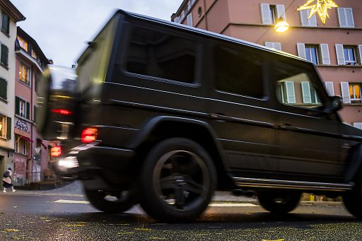 Grosser Rat fordert höhere Besteuerung von SUV