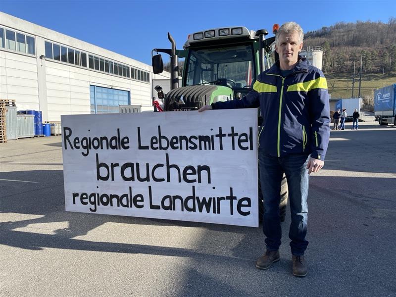 Bauern protestieren mit Traktoren im Baselbiet und Genf