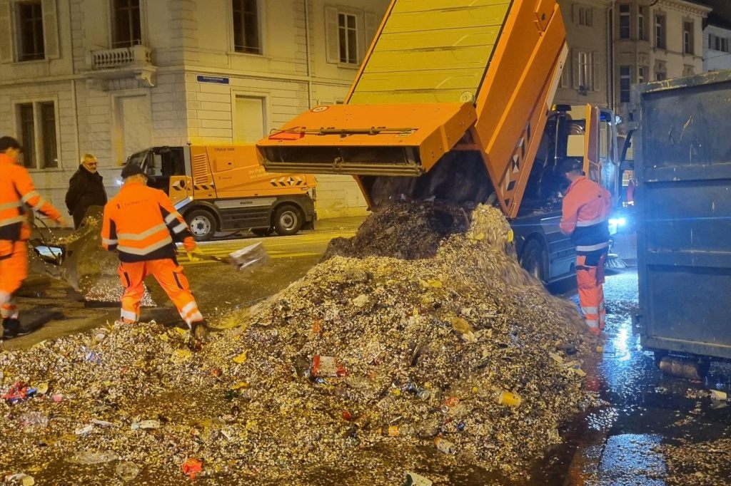 So viele Tonnen Räppli wischte die Stadtreinigung auf