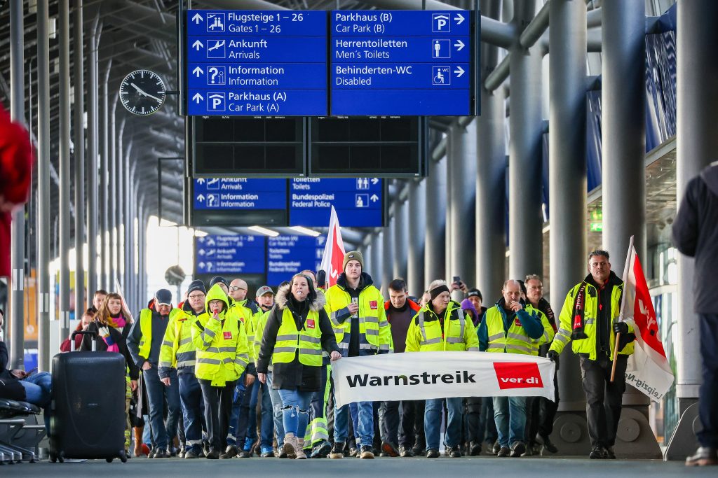 Warnstreiks beeinträchtigen Nahverkehr in deutschen Städten