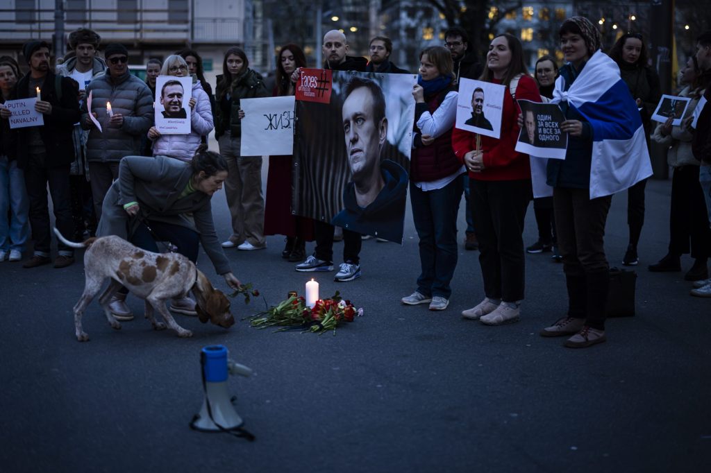 Spontane Gedenkanlässe in Zürich und Genf nach Nawalnys Tod