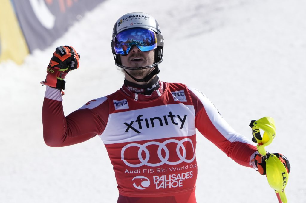 Manuel Feller gewinnt Slalom von Palisades Tahoe