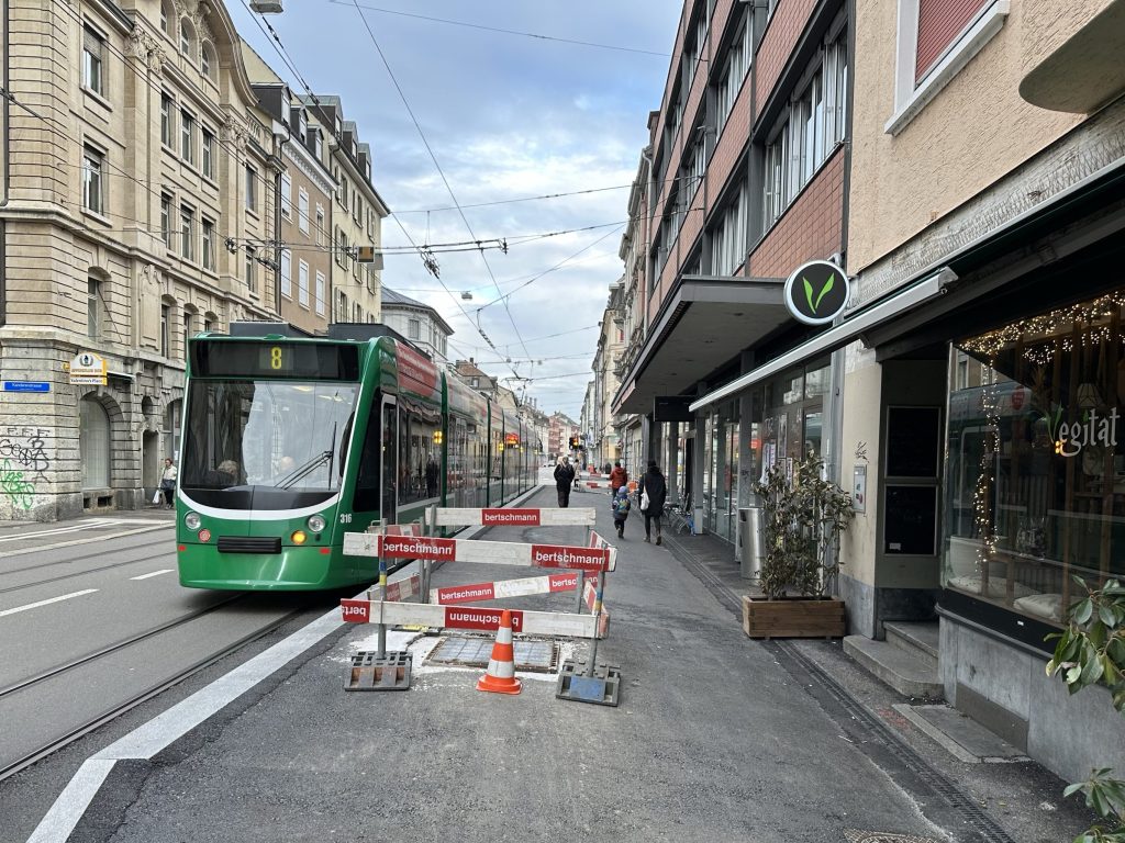 Fehler bei Bauarbeiten: Haltestelle muss erneut aufgerissen werden
