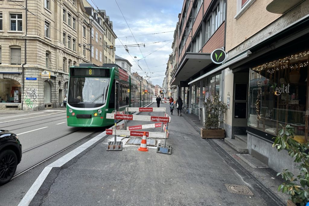 Fehler bei Bauarbeiten: Haltestelle muss erneut aufgerissen werden