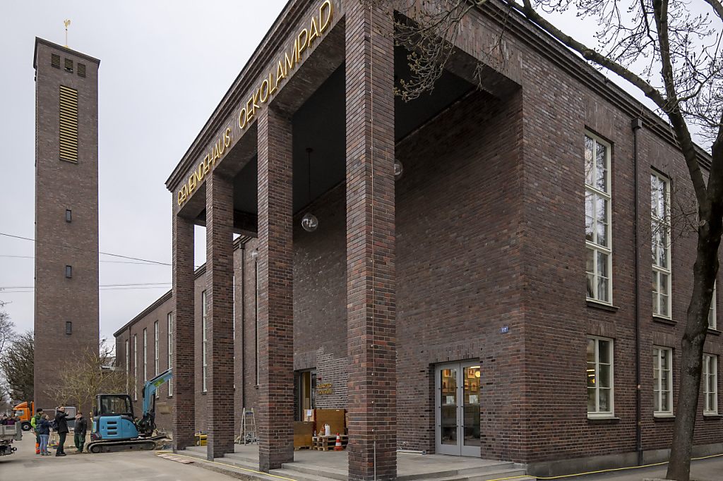 Eröffnungsreigen im umgebauten Gemeindehaus Oekolampad