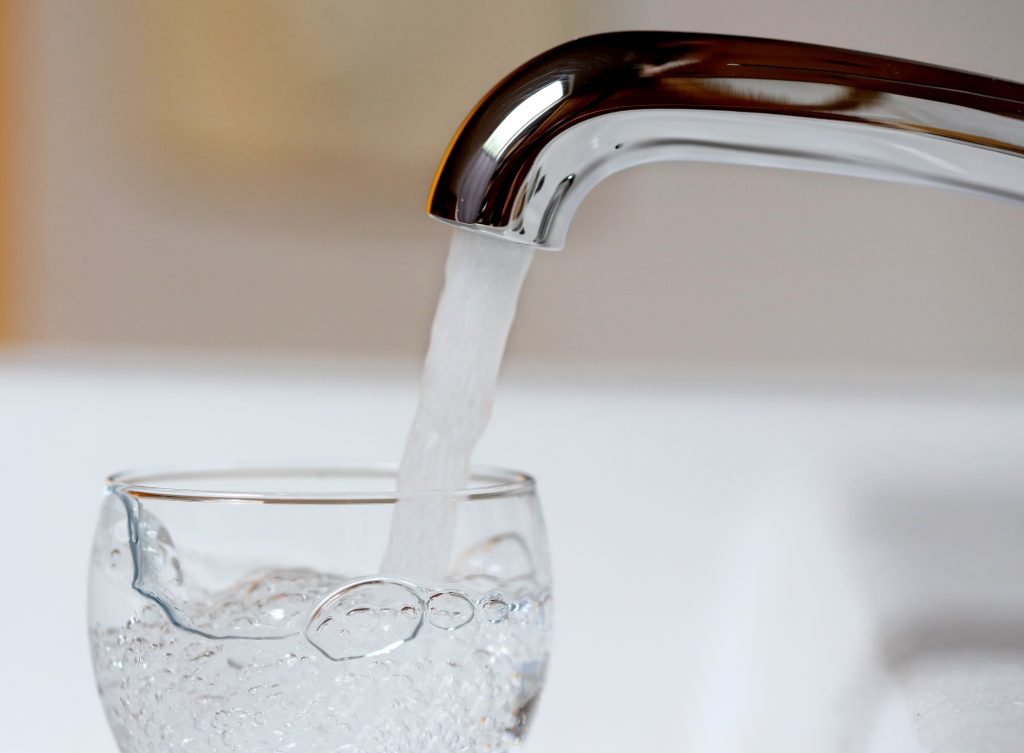 Um knapp sieben Prozent: Ab April wird das Wasser teurer