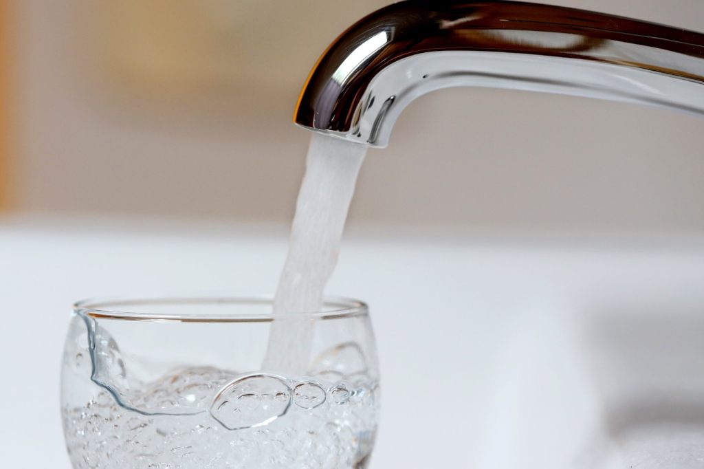 Um knapp sieben Prozent: Ab April wird das Wasser teurer