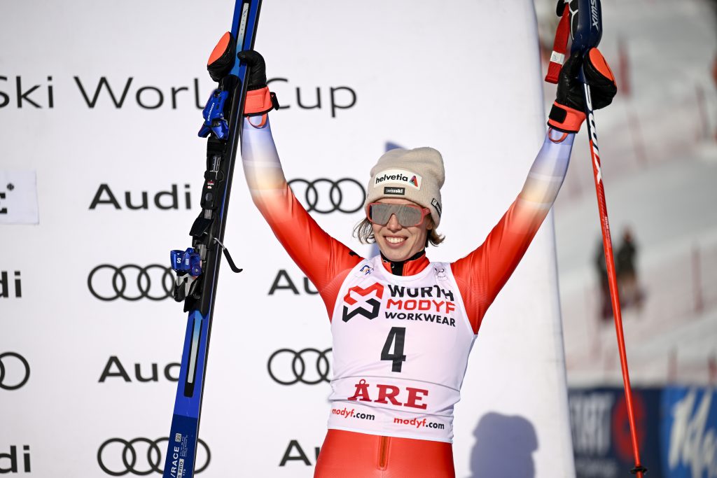 Michelle Gisin wird im Are-Slalom Dritte – Mikaela Shiffrin siegt