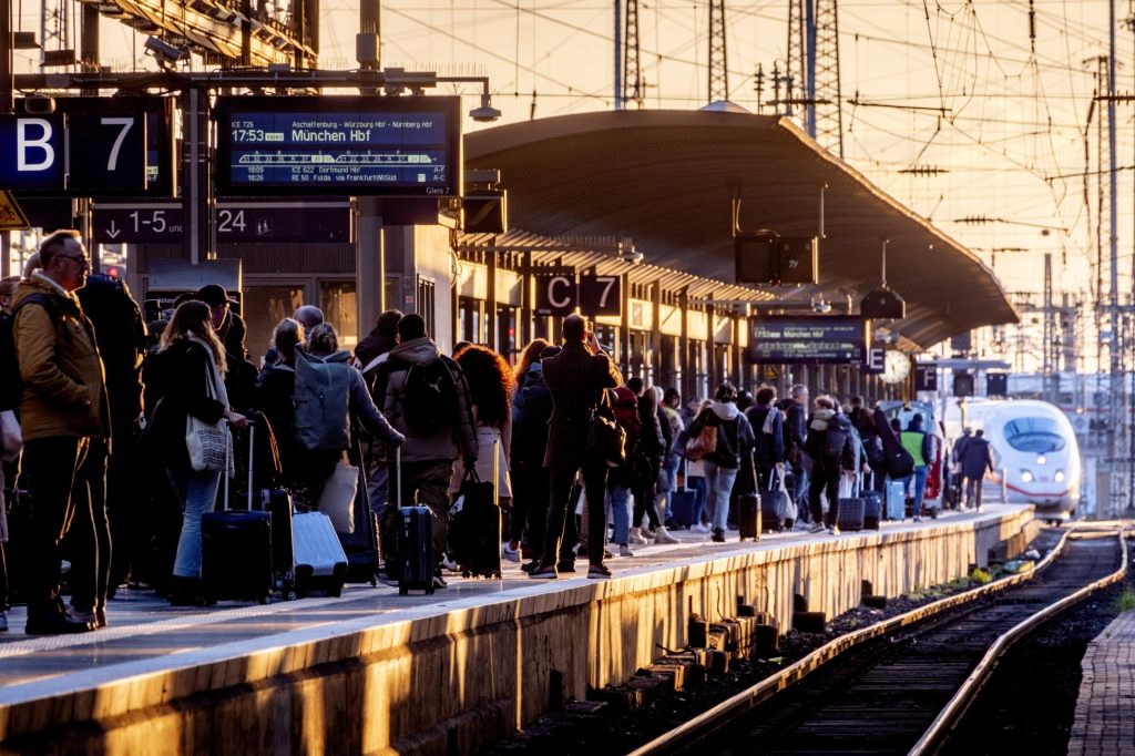 Einigung im deutschen Bahn-Tarifkonflikt nach Monaten erzielt