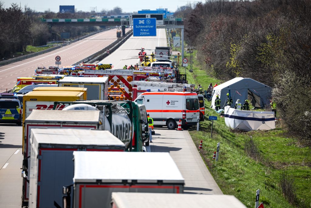 Identität der Todesopfer nach Flixbus-Unfall noch unklar