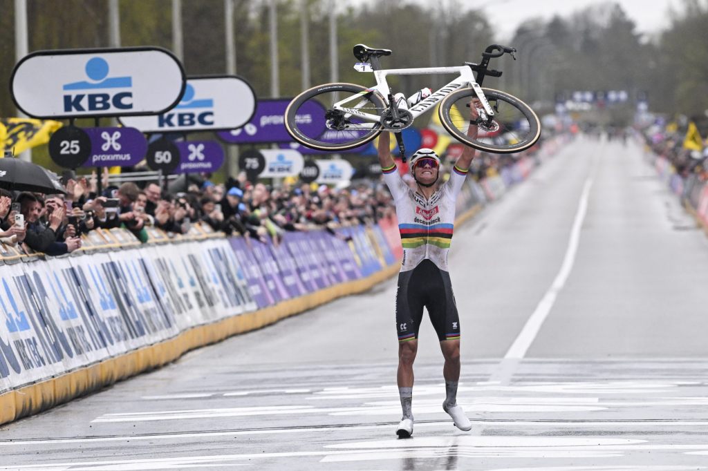 Van der Poel gewinnt Flandern-Rundfahrt – Stefan Küng stürzt