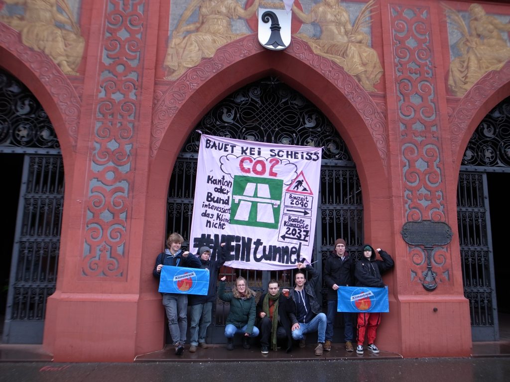 Klimastreik Basel ist empört über den Bau des Rheintunnels