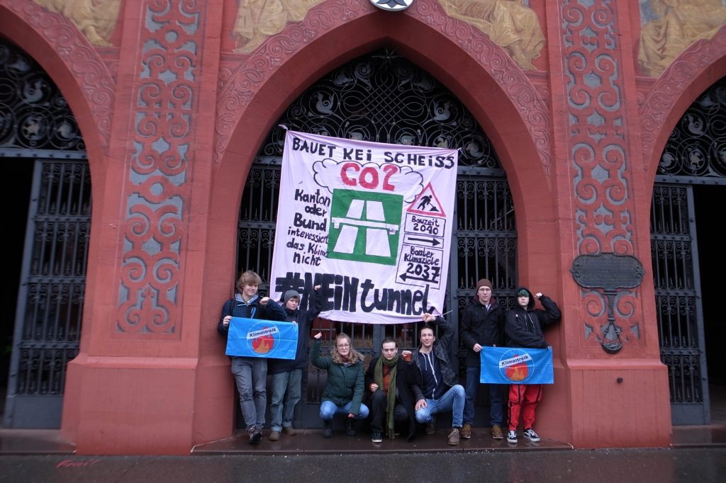 Klimastreik Basel ist empört über den Bau des Rheintunnels