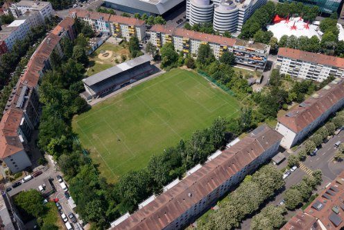 Die Landhof-Pläne: Mehrzweckraum, Gastronomie und die alte Tribüne