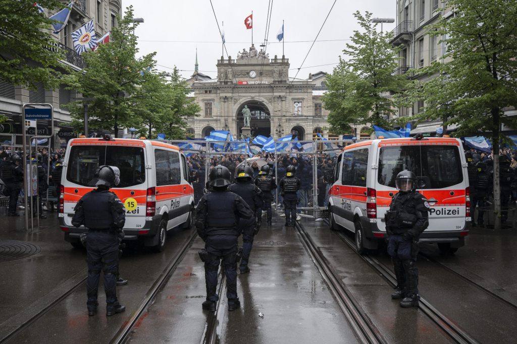 Polizei blockiert FCZ-Marsch durch die Zürcher Innenstadt