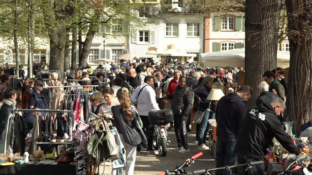 Ein Samstagmorgen auf dem ausgebuchten Petersplatz-Flohmarkt