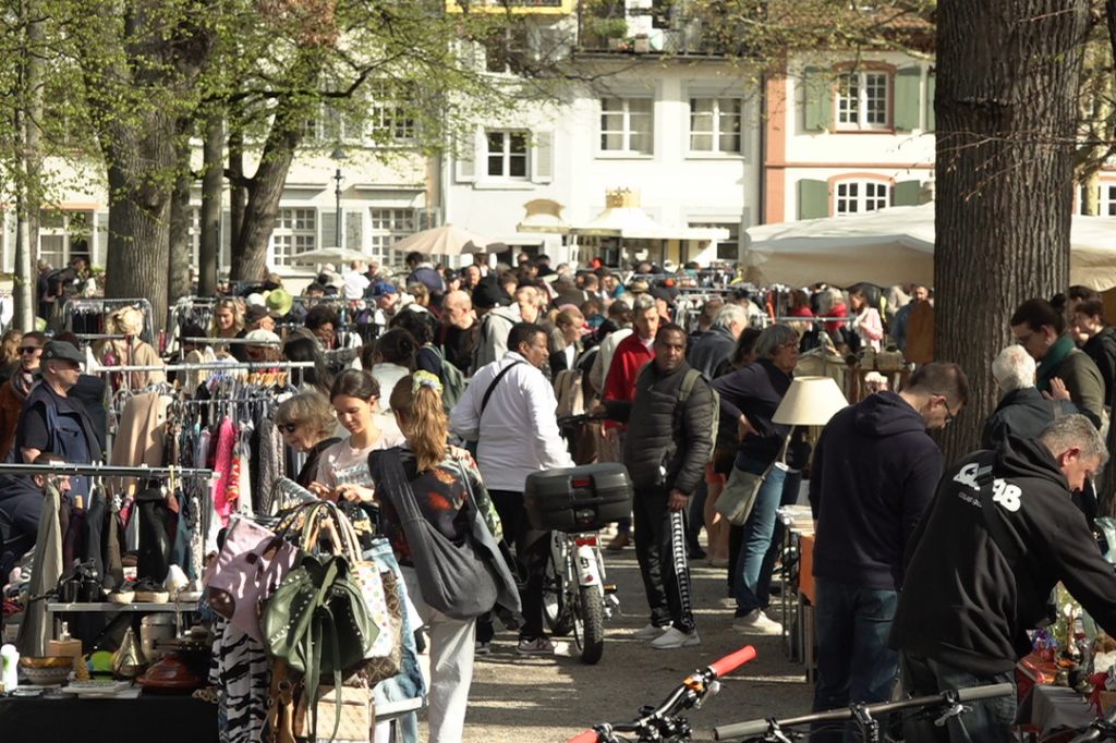 Ein Samstagmorgen auf dem ausgebuchten Petersplatz-Flohmarkt