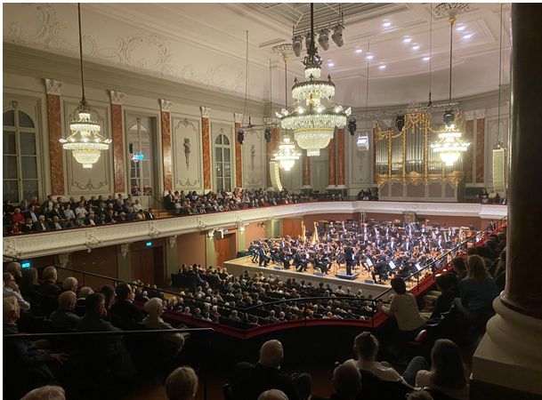 Den Sternen zum Greifen nah: Wenn das Sinfonieorchester den Kosmos nach Basel bringt