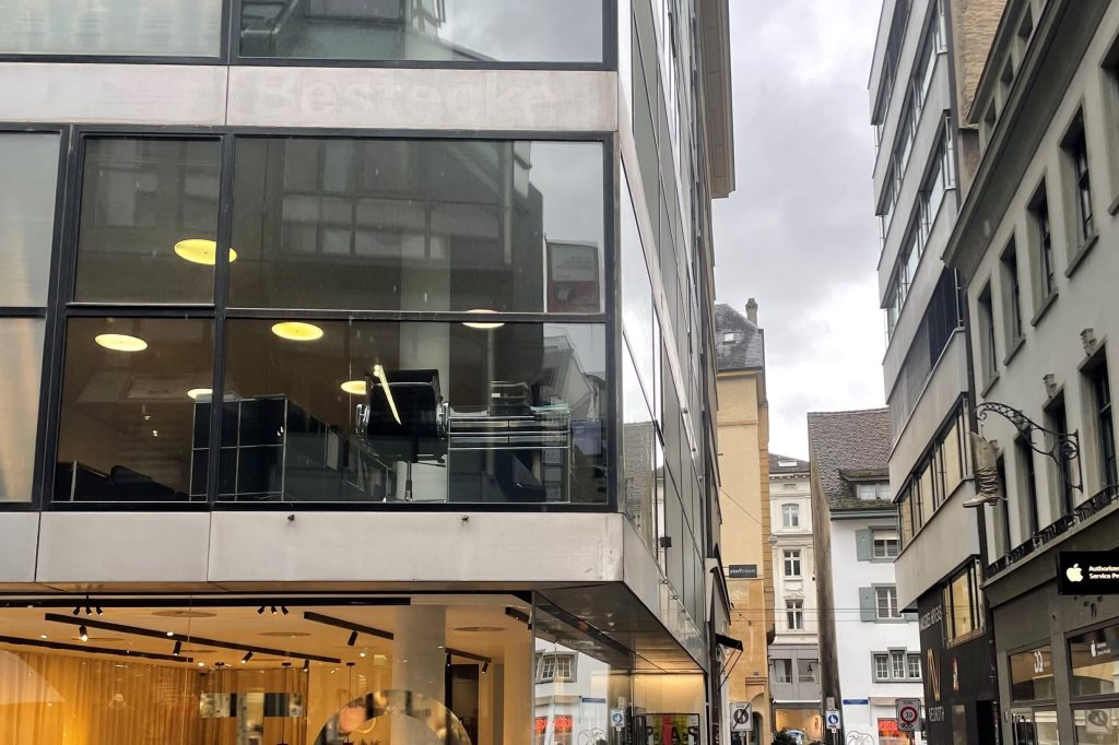 Domus-Haus steht neu unter Denkmalschutz: Was den Betonblock so besonders macht