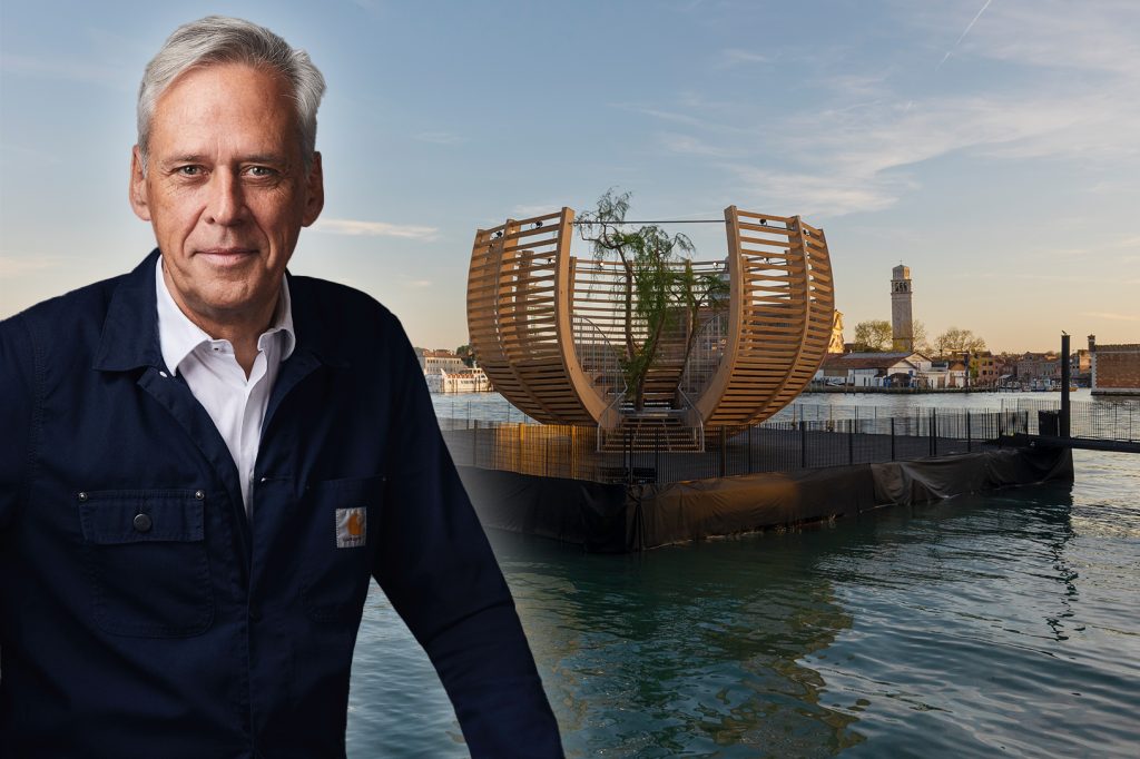 Klaus Littmanns Baum-Arena vor der Kulisse Venedigs