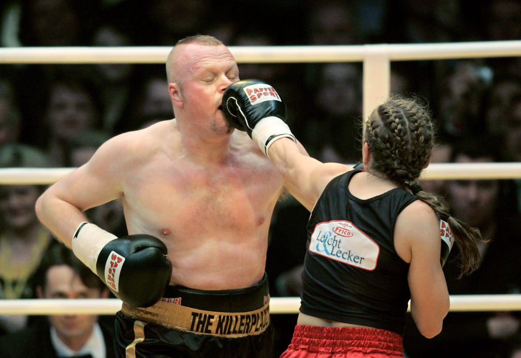 RTL überträgt den Boxkampf von Stefan Raab gegen Regina Halmich