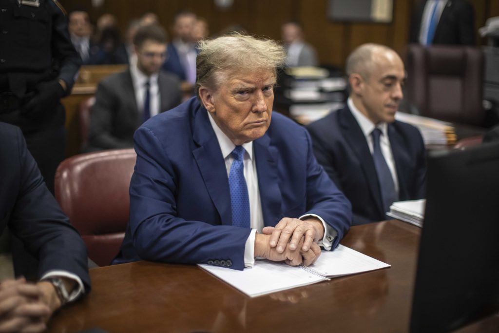 Eklat während Trump-Prozess: Richter lässt Saal räumen