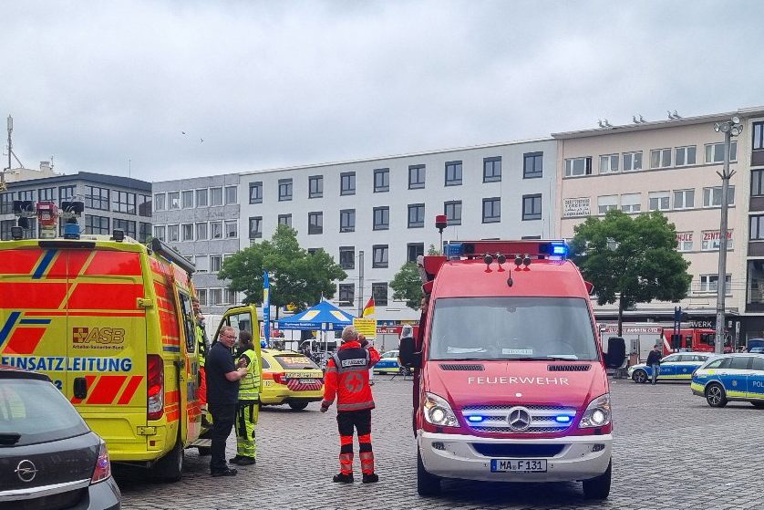 Mann sticht in Mannheim auf mehrere Menschen ein
