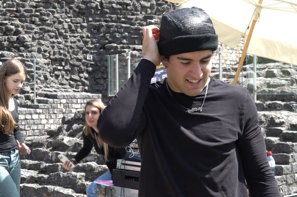 Amin Drillz bricht den Headspin-Weltrekord