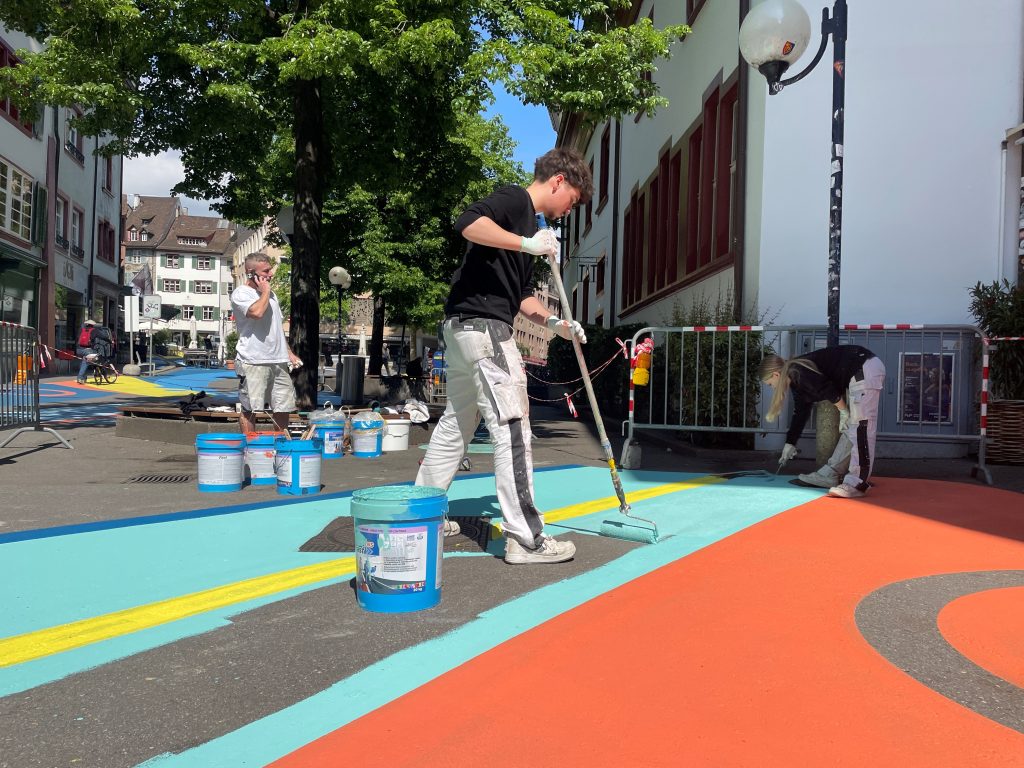 So laufen die Arbeiten am grössten Asphaltkunstwerk der Schweiz