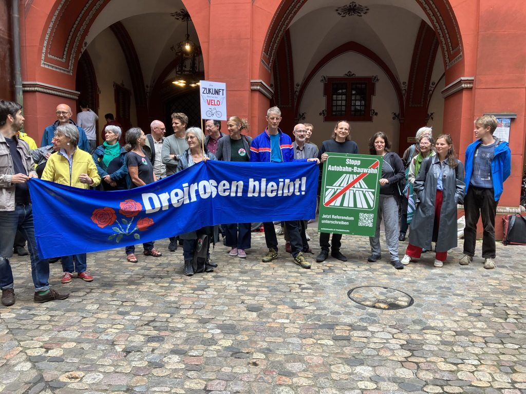 Mit über 3&#8217;400 Unterschriften: Petition gegen den Rheintunnel eingereicht