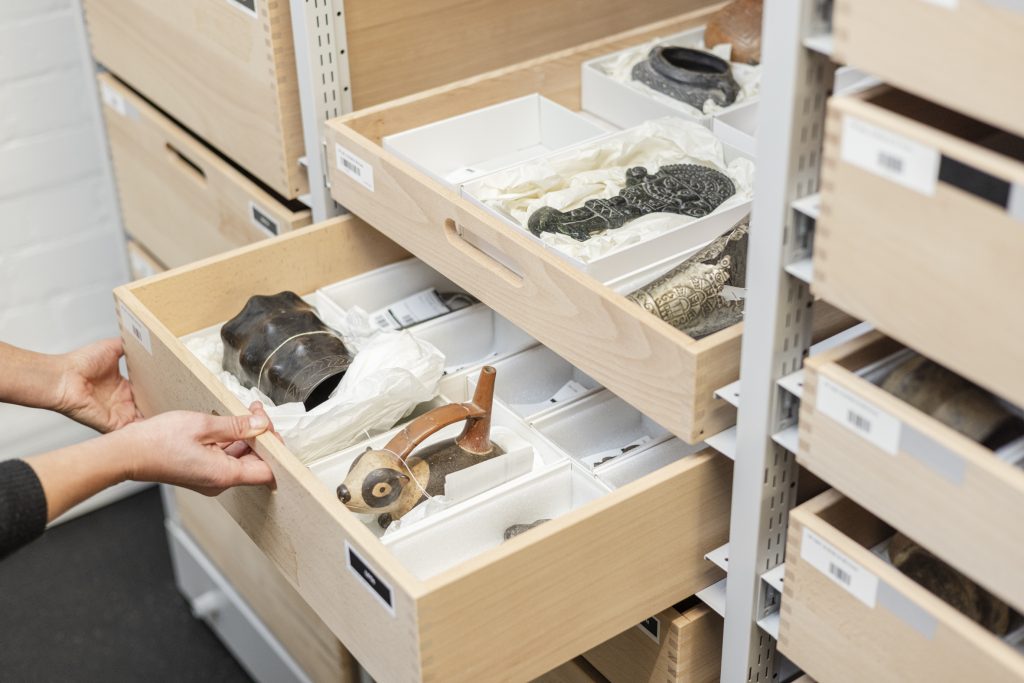 Basler Museen geben Sri Lanka knapp 90 Objekte zurück