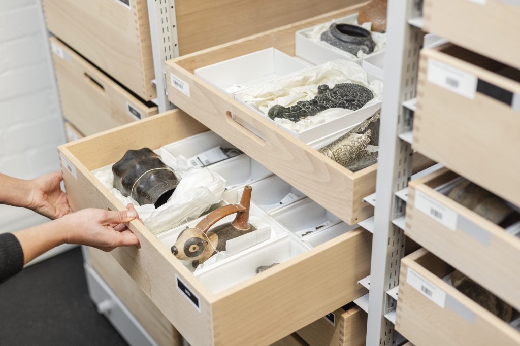 Basler Museen geben Sri Lanka knapp 90 Objekte zurück