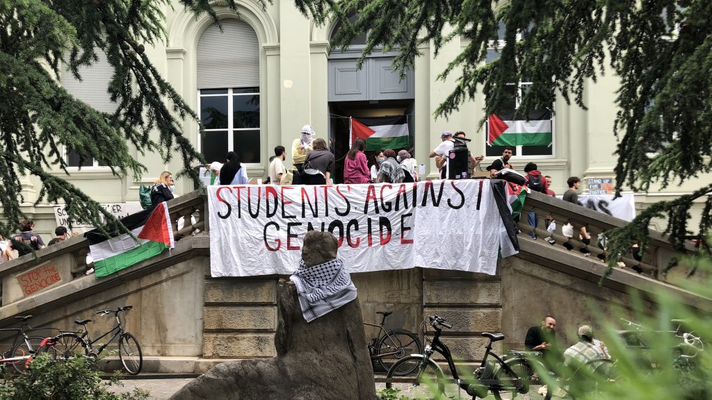 Pro-Palästina-Protest jetzt auch im Basler Bernoullianum