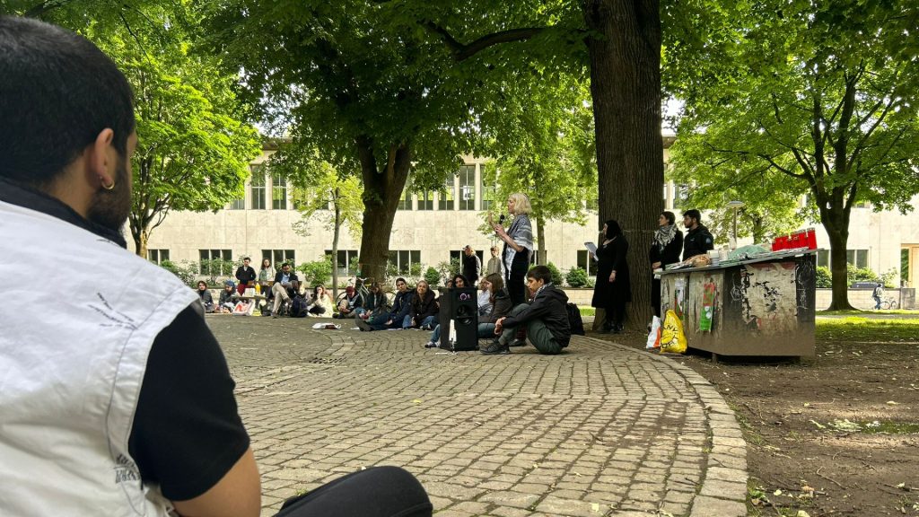 Jüdische Friedenskundgebung auf dem Petersplatz
