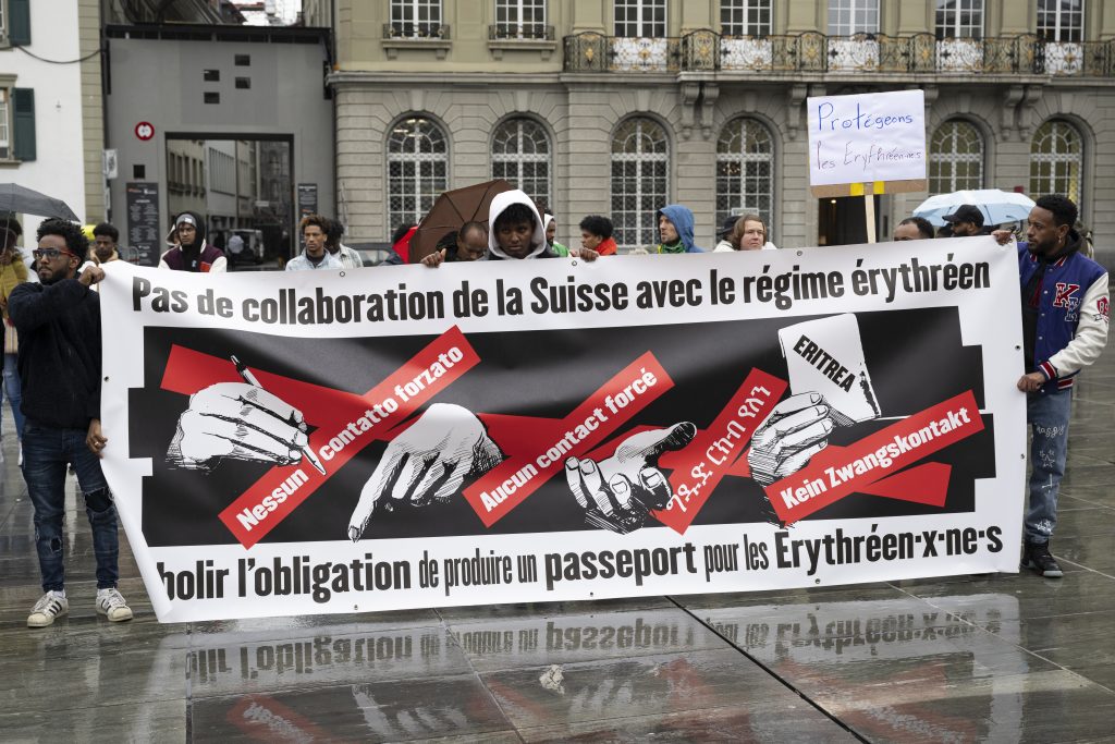 Eritreer demonstrieren in Bern für ihre Rechte